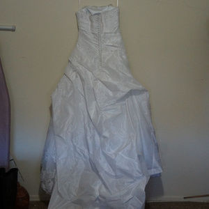 San Patrick Size 6 wedding gown for shorter person